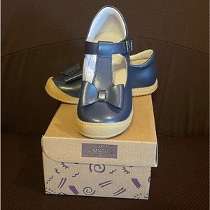 L’Amour Mary Janes leather children’s shoes. Bow with Velcro closure on the side
